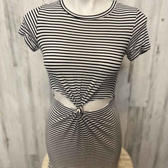 Stripped dress - Picture 1 of 6